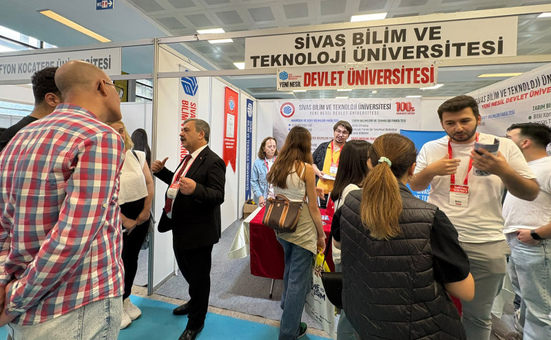 SBTÜ Akademik ve İdari Personeli Tercih ve Tanıtım Etkinliklerinde Aday Öğrencilerle Buluşuyor