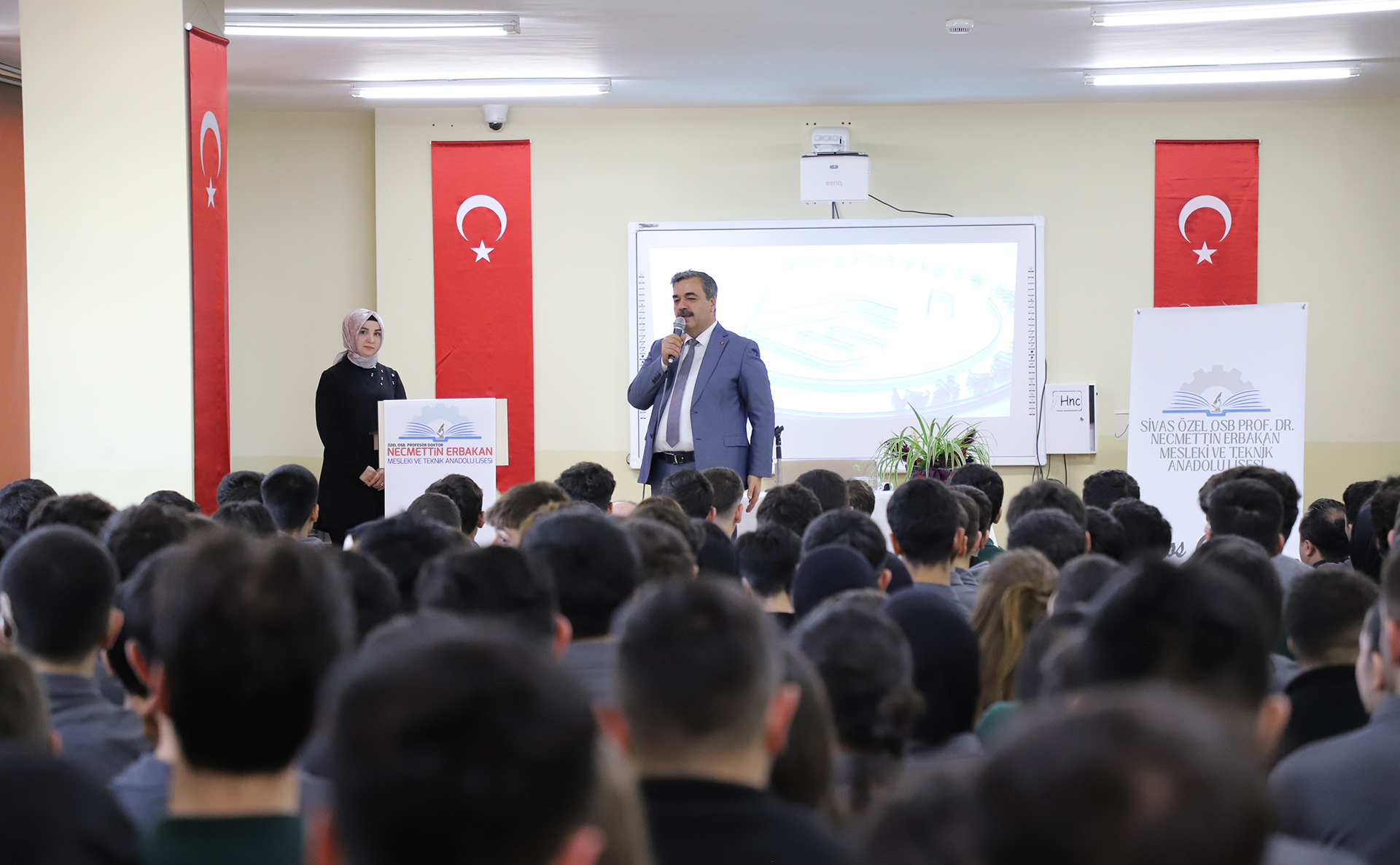 Rektörümüz Prof. Dr. Mehmet Kul Lise Öğrencileri İle Bir Araya Geldi