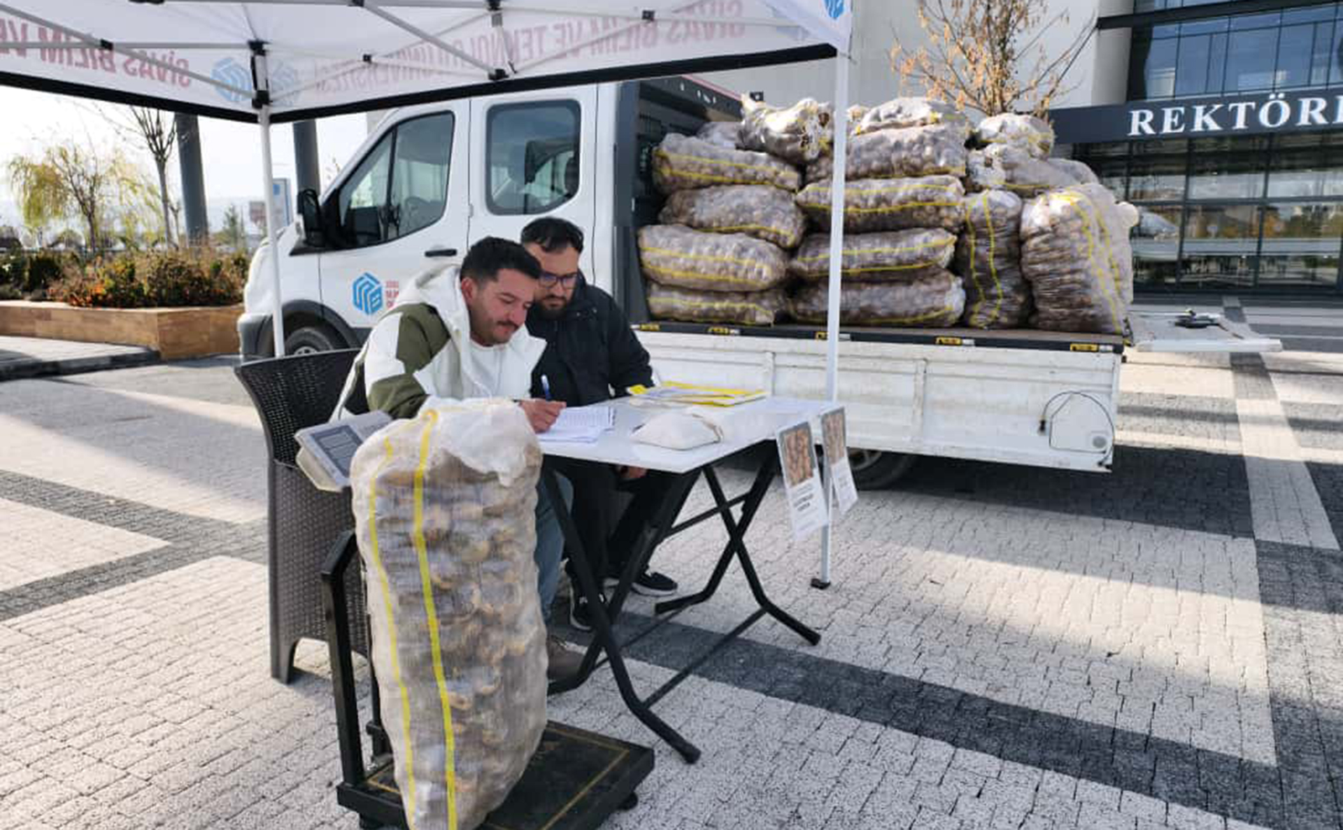 SBTÜ’de Tarımsal Çalışmalar Uygulama ve Araştırma Merkezi Tarafından Üretilen Patatesler Satışta