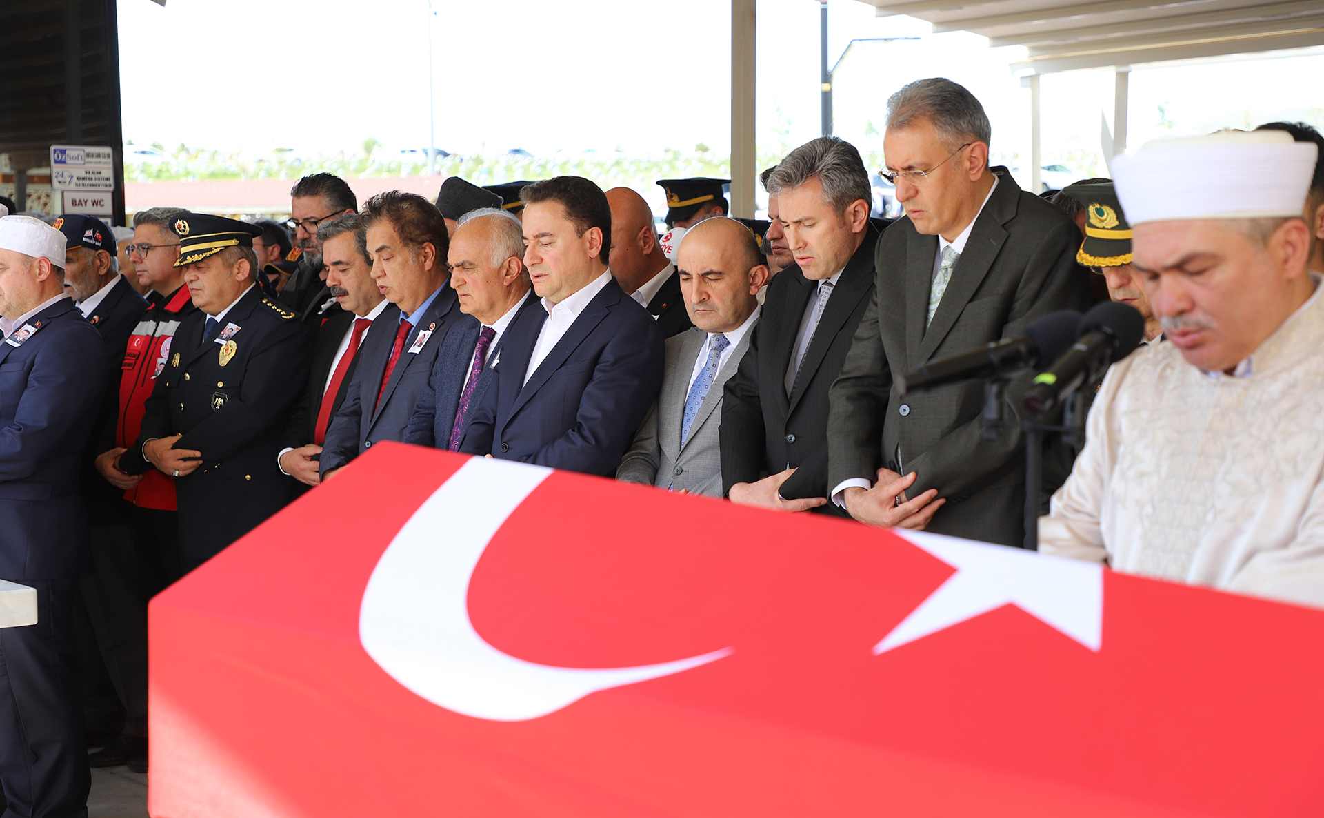 Şehidimiz Jandarma Asb. Kd. Çvş. Emre Polat Son Yolculuğuna Uğurlandı